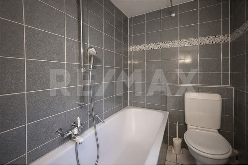 Only a stone's throw from the lake, 3.5-room first-floor apartment with garage (9)