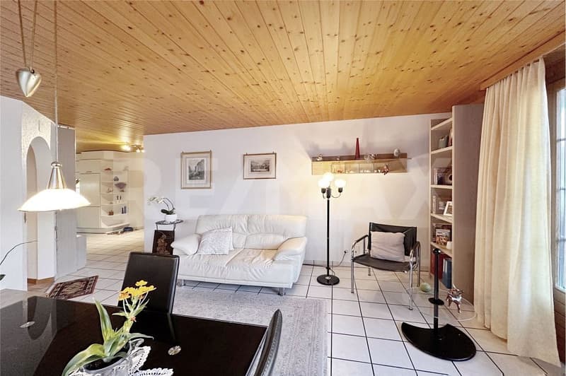 Only a stone's throw from the lake, 3.5-room first-floor apartment with garage (5)