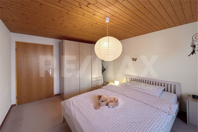 Only a stone's throw from the lake, 3.5-room first-floor apartment with garage (6)
