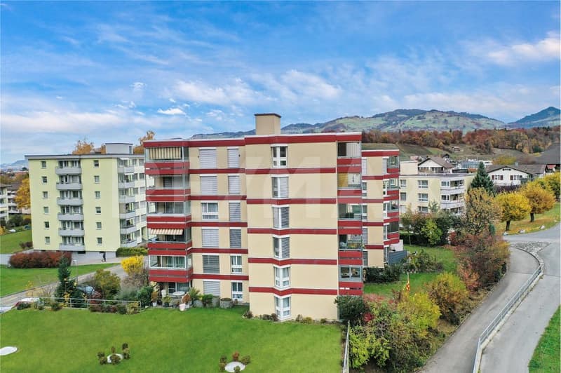 Light, far-reaching views, and living comfort - attractive 4.5-room attic apartment (11)