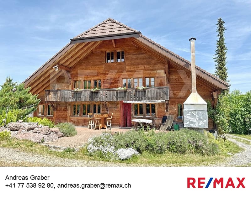 Idylle de ferme avec vue lointaine, vivre au milieu de la nature (1)