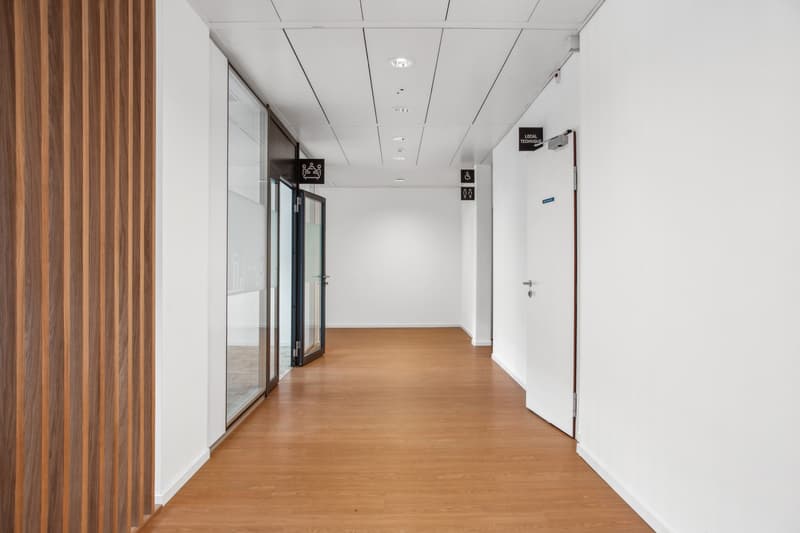 Bureau de 385 m² à louer à Terre Bonne (6)