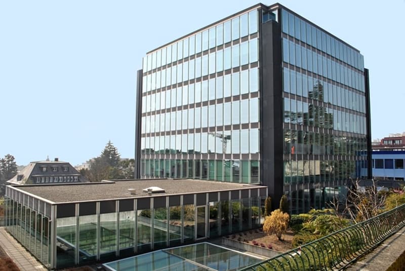 Versatile area of excellent standard with 586 m² (3)