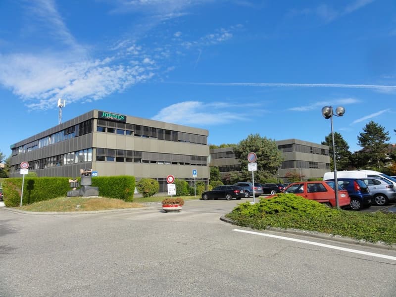 Superficie attrezzata di 275 m2 - Saint-Sulpice (1)