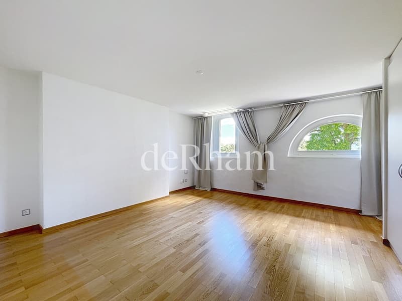 Superba appartamento di 8,5 locali con terrazza e giardino (9)
