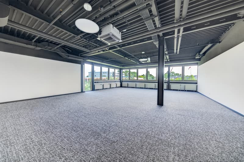 Uffici ristrutturati di 100m2 in affitto a Saint-Sulpice (1)