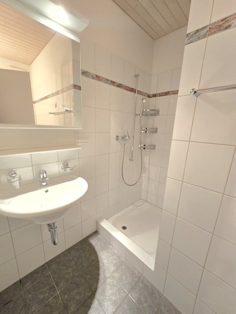 Badezimmer mit Dusche