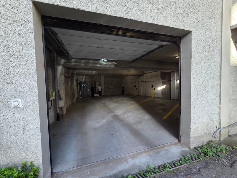 Posto auto in posizione centrale a San Gallo (1)