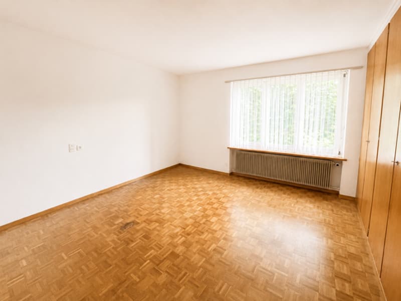 Freistehendes Einfamilienhaus mit viel Potenzial an zentraler, ruhiger Lage in Jegenstorf (9)