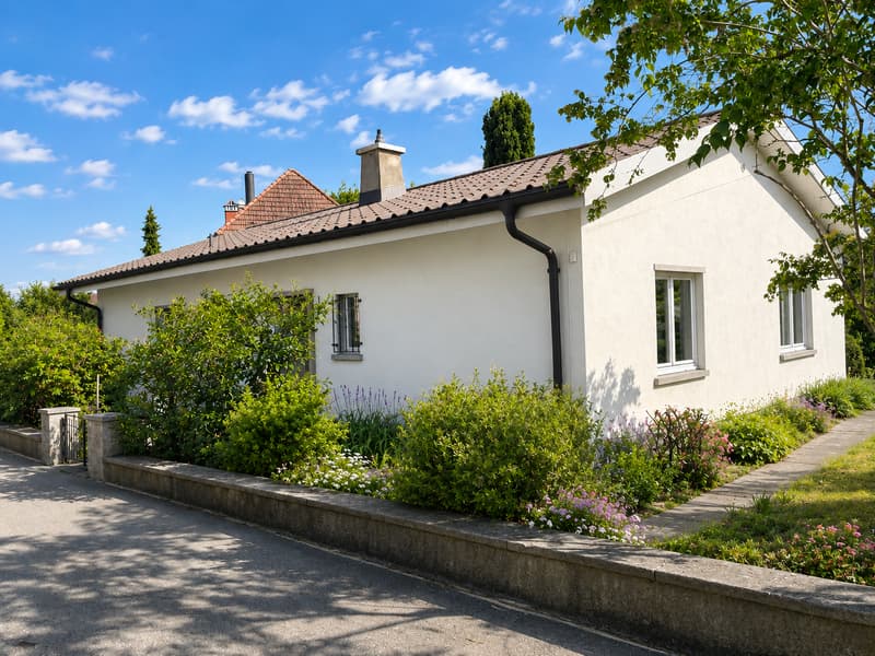 Freistehendes Einfamilienhaus mit viel Potenzial an zentraler, ruhiger Lage in Jegenstorf (1)