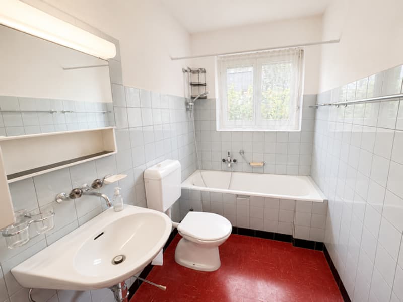 Freistehendes Einfamilienhaus mit viel Potenzial an zentraler, ruhiger Lage in Jegenstorf (13)
