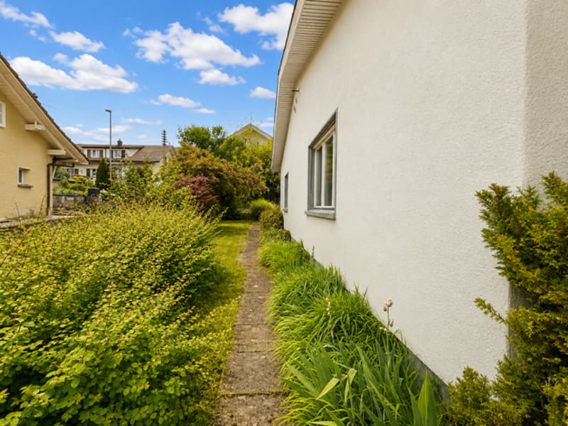 Freistehendes Einfamilienhaus mit viel Potenzial an zentraler, ruhiger Lage in Jegenstorf (25)