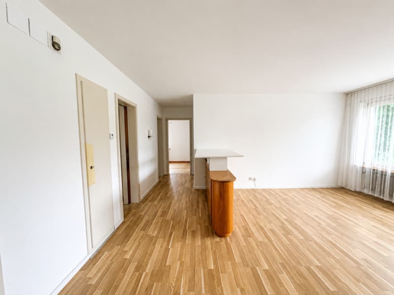 Freistehendes Einfamilienhaus mit viel Potenzial an zentraler, ruhiger Lage in Jegenstorf (2)