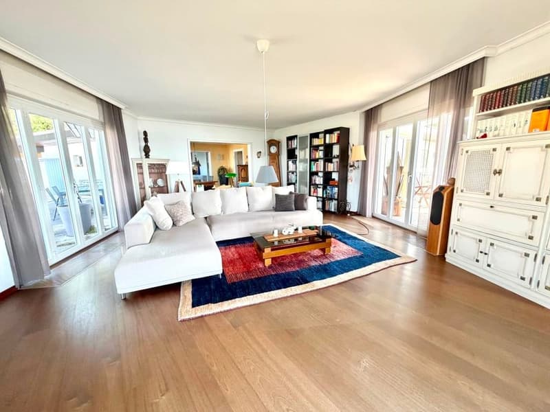 Charmante 4.5-Zimmer-Wohnung mit traumhaftem Seeblick (6)