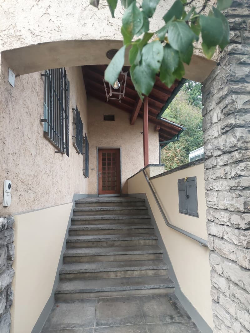 Einfamilienhaus freistehend mit zusätzlichem Umschwung und Garage (4)