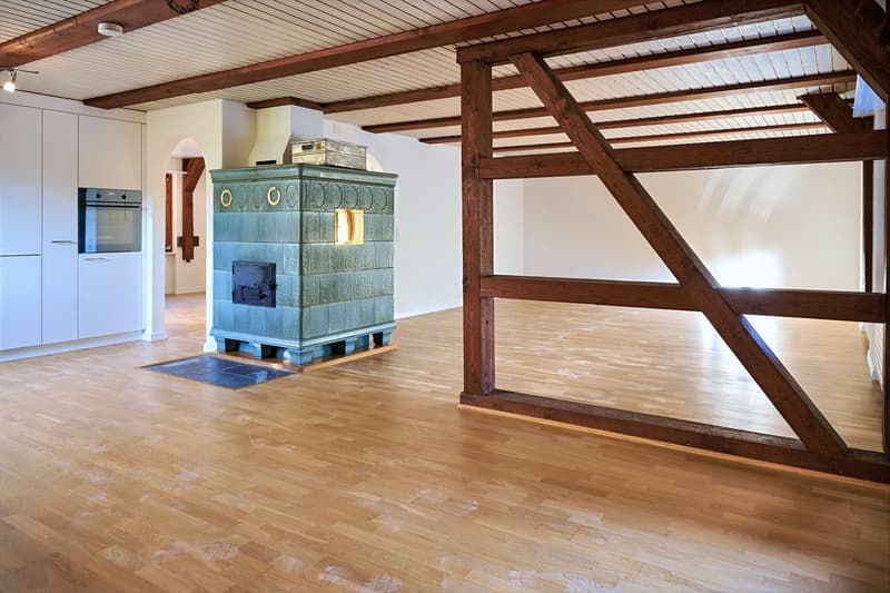 6.5-Zimmerwohnung mit grossem, befahrbarem Lagerraum (4 m Höhe). (4)