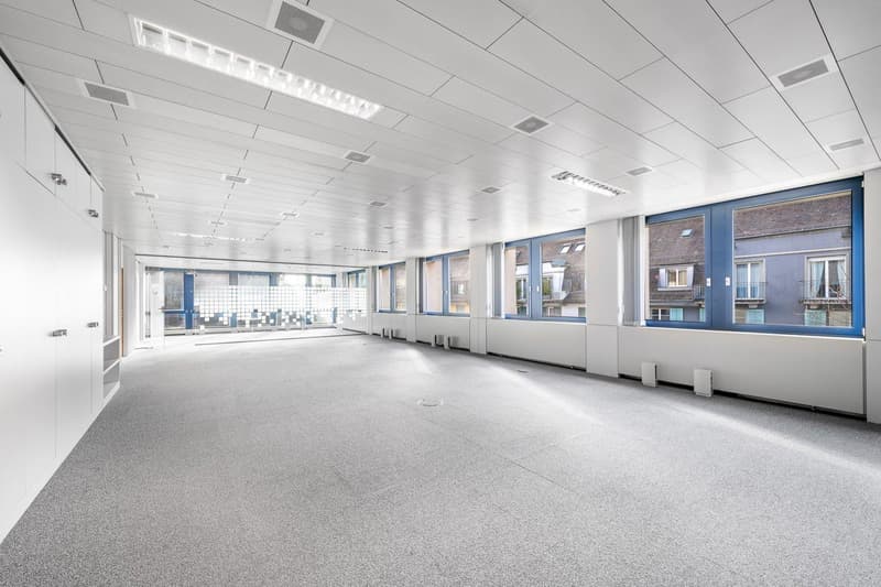 empty room, white walls, gray floor, large windows, modern design