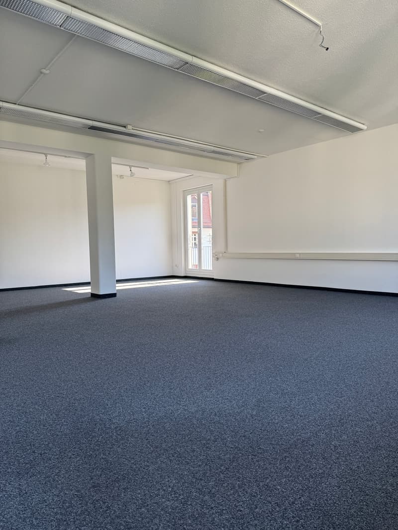 Attractive office space in a central location in Zurich Oerlikon (2)