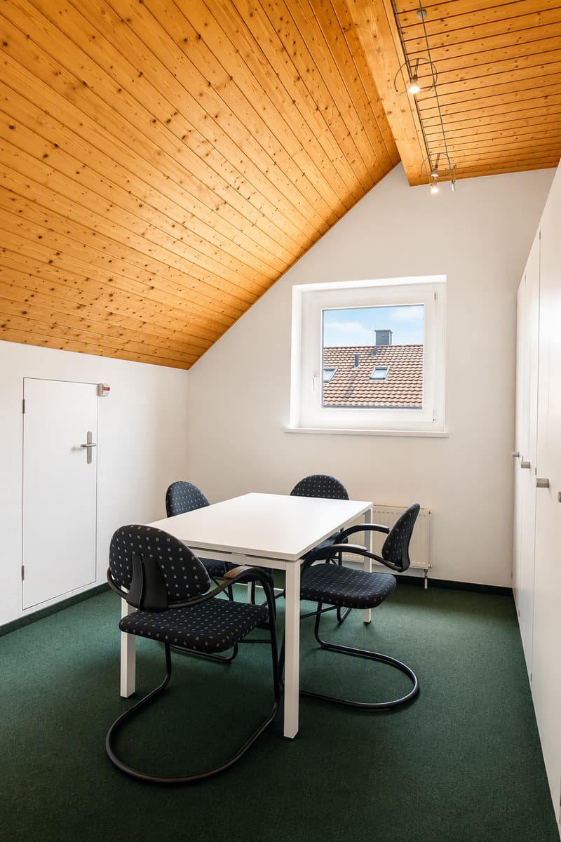 Practical office space in a central location in Berikon – 65 m² on the 2nd floor (3)