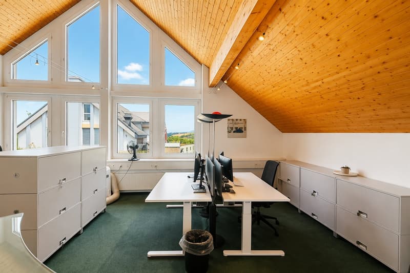 Practical office space in a central location in Berikon – 65 m² on the 2nd floor (2)