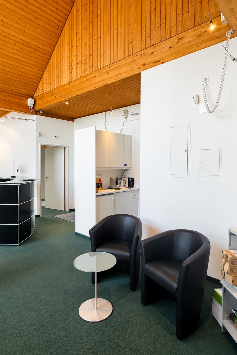Practical office space in a central location in Berikon – 65 m² on the 2nd floor (5)