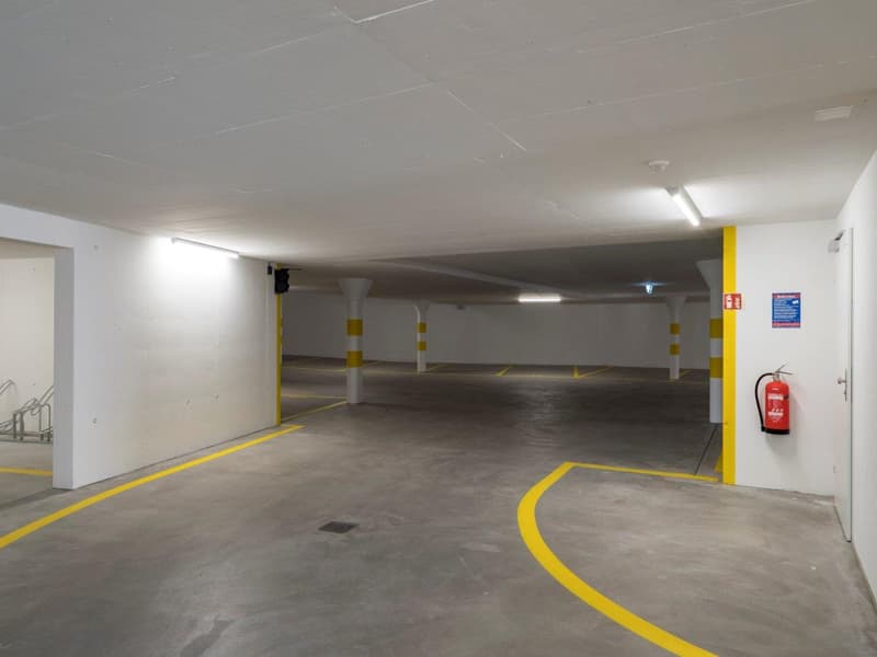 Posto auto in parcheggio sotterraneo ampio in affitto (3)
