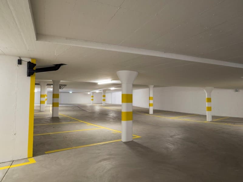Posto auto in parcheggio sotterraneo ampio in affitto (2)