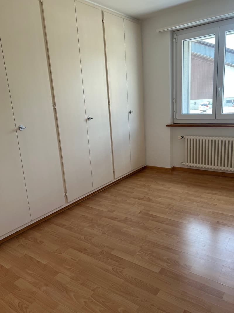 Charming 3.5-room apartment with balcony in Tramelan (7)