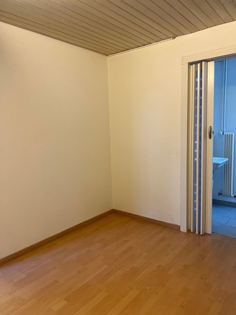 Renovated studio with terrace in Moutier (2)
