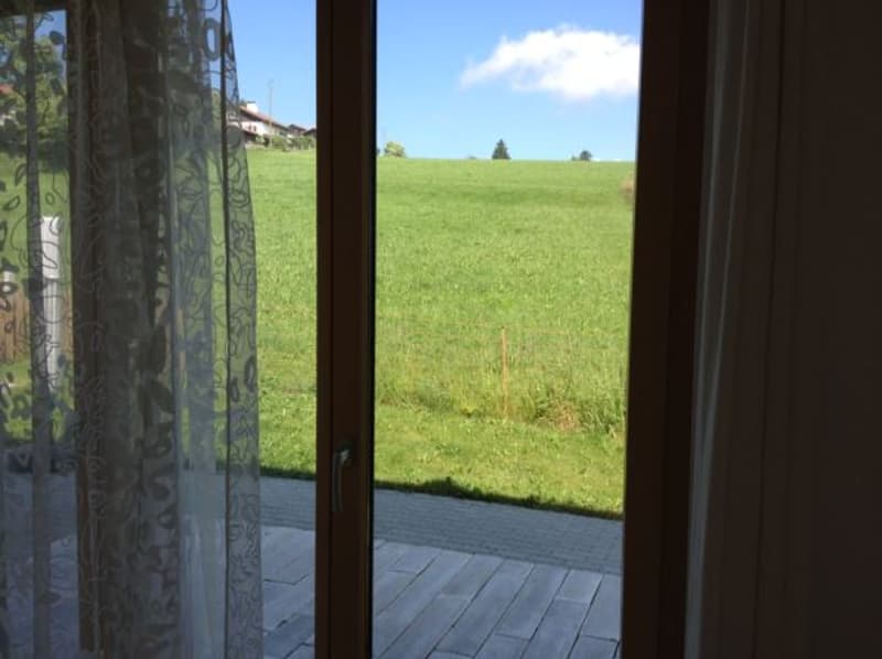 Charmantes 3.5-Zimmer-Duplexwohnung in Muriaux – Freie Aussicht und ruhige Umgebung (3)