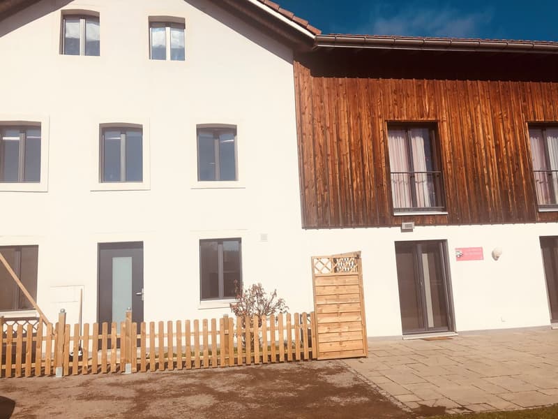 Charmantes 3.5-Zimmer-Duplexwohnung in Muriaux – Freie Aussicht und ruhige Umgebung (5)
