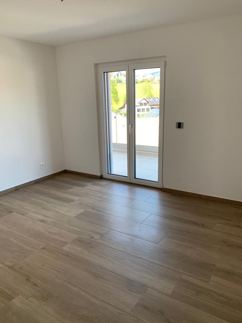 Appartement neuf de 4 pièces avec balcon à Tavannes (2)