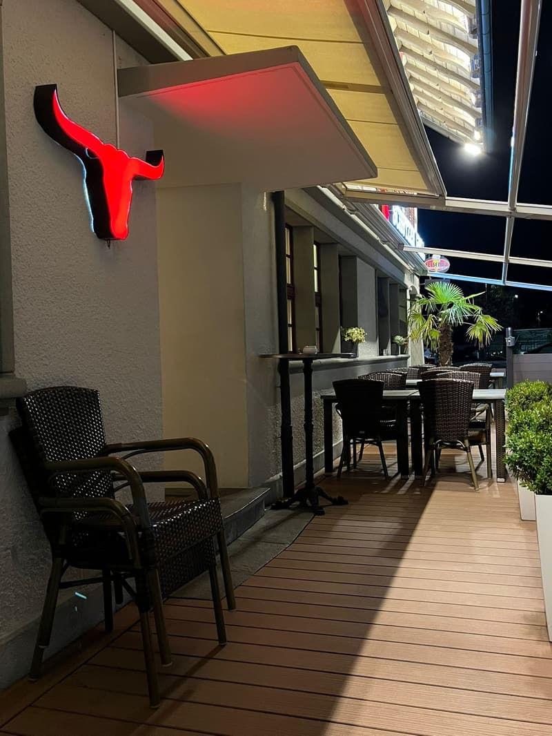 Immeuble d'habitation et de commerce avec restaurant en centre-ville (3)