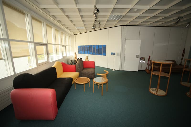 Équipement de bureau généreux dans un excellent emplacement de transport (27)