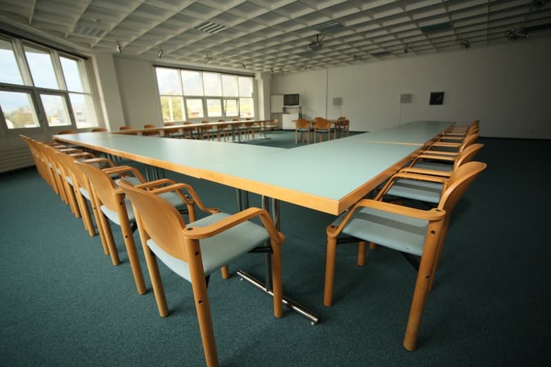 Équipement de bureau généreux dans un excellent emplacement de transport (28)