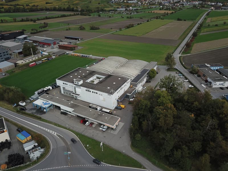 Équipement de bureau généreux dans un excellent emplacement de transport avec atrium (5)