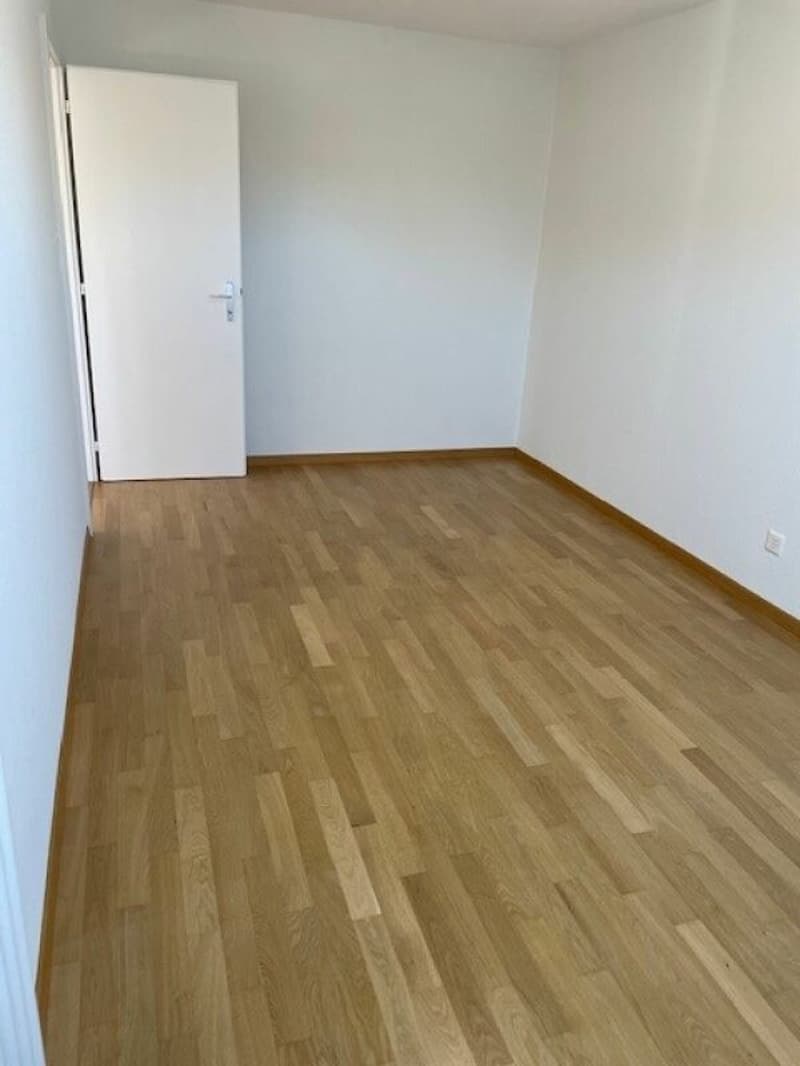 Pretty apartment close to all amenities (6)