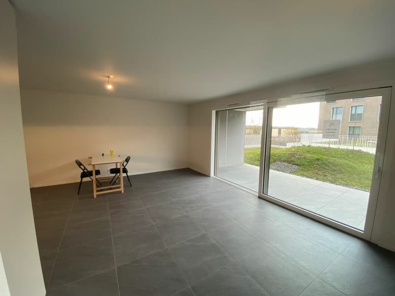 Beautiful studio on the ground floor with terrace (1)
