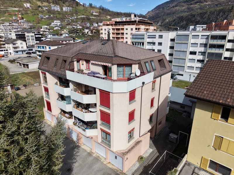 Ampio appartamento mansardato con ascensore privato e terrazza soleggiata a Naters (3)