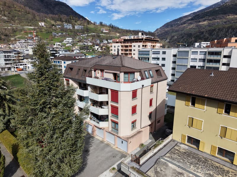 Ampio appartamento mansardato con ascensore privato e terrazza soleggiata a Naters (4)