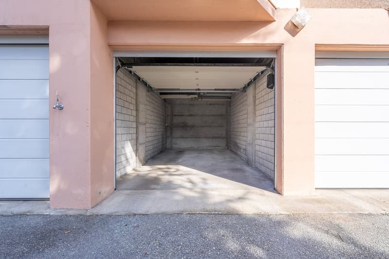 Appartement spacieux en attique avec ascenseur privé et terrasse ensoleillée à Naters (56)
