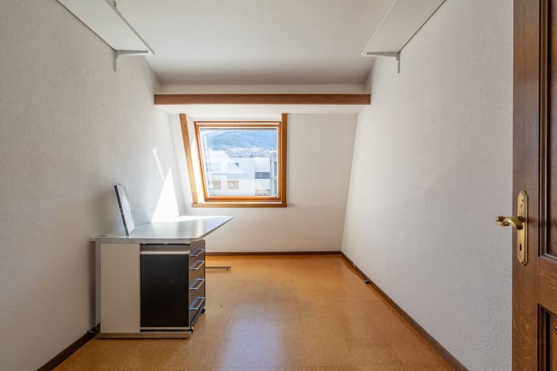 Appartement spacieux en attique avec ascenseur privé et terrasse ensoleillée à Naters (13)