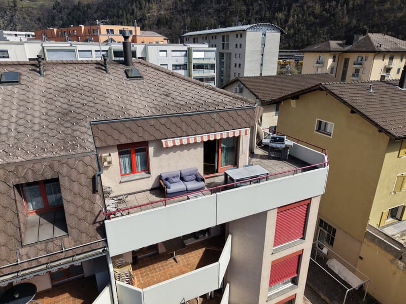 Appartement spacieux en attique avec ascenseur privé et terrasse ensoleillée à Naters (2)