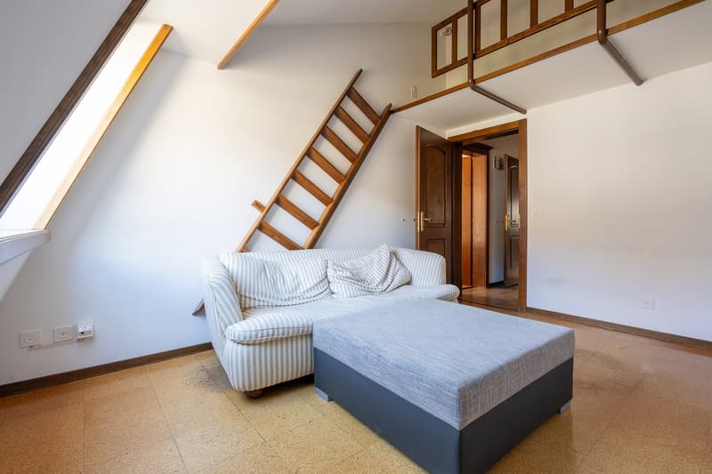 Grosszügige Attikawohnung mit Privatlift und sonniger Terrasse in Naters (6)