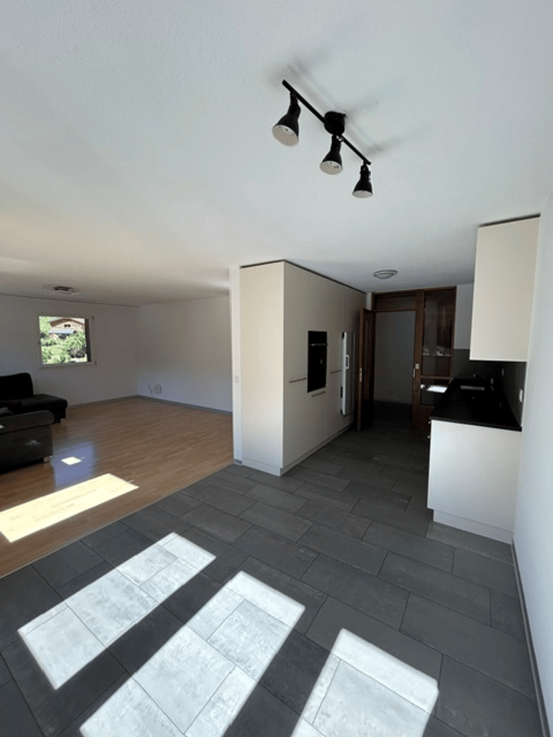 Helle 3-Zimmer-Wohnung mit Bergblick in Lax (1)