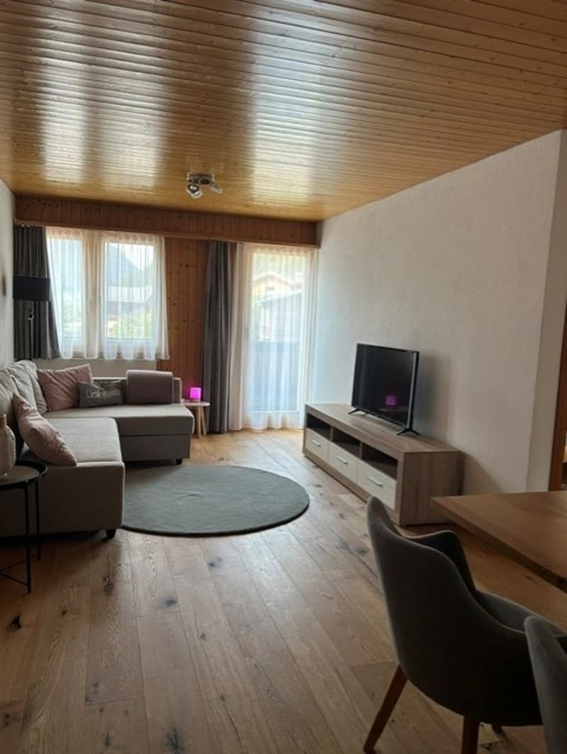 Gemütliche 2.5-Zimmer-Wohnung mit Balkon und schöner Aussicht in Lax (5)