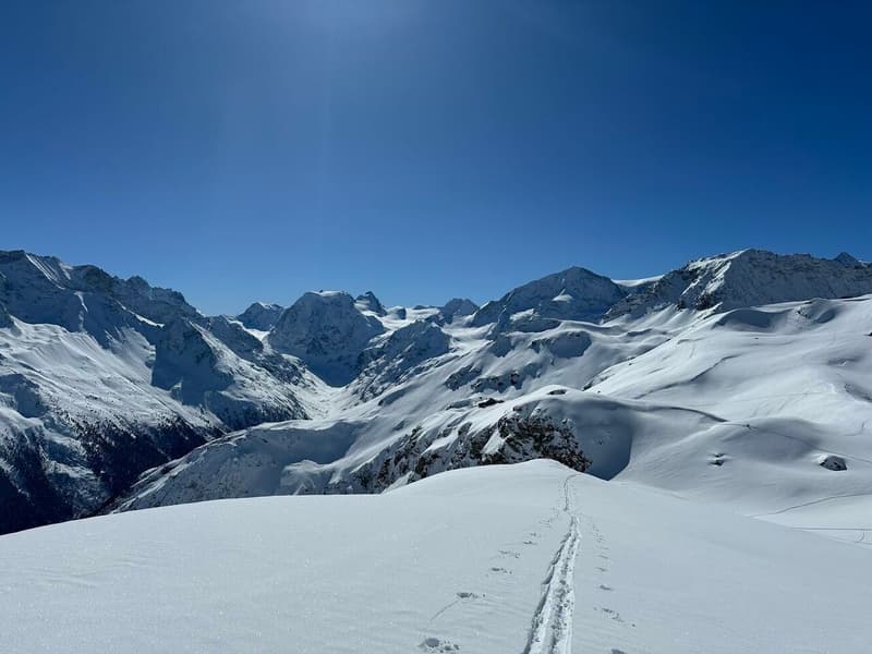 Cabane des Aiguilles Rouges