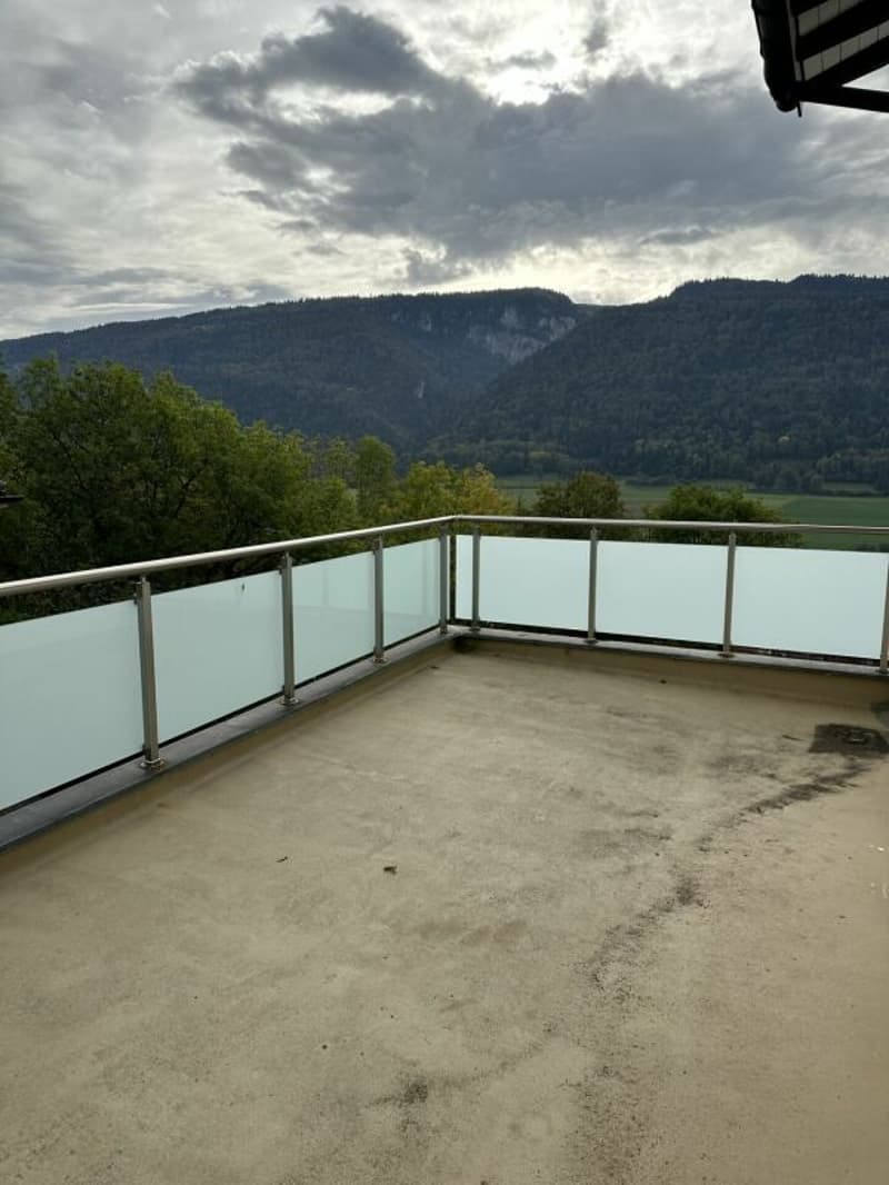 St-Imier, magnifico appartamento di 4.5 locali al 1° piano con balcone e terrazza (8)