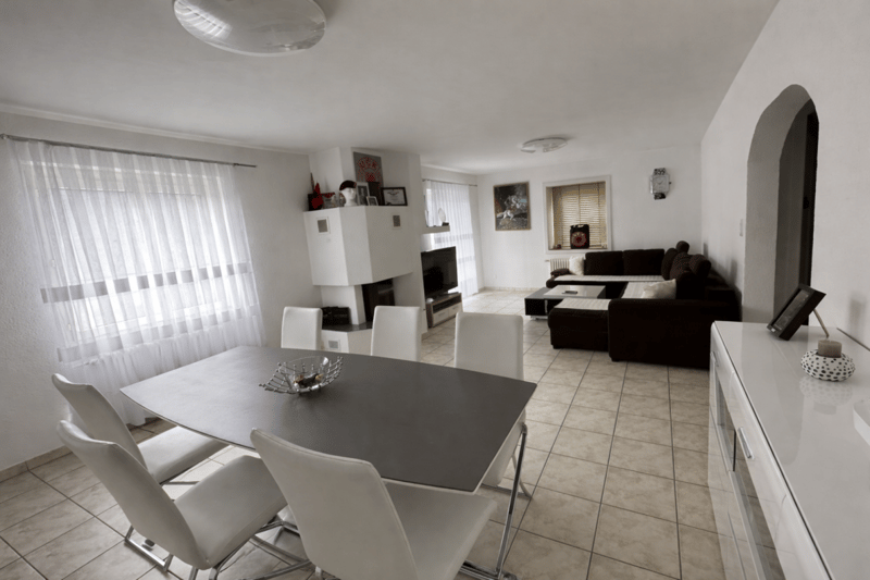 St-Imier, magnifico appartamento di 4.5 locali al 1° piano con balcone e terrazza (2)