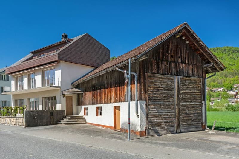 Sonceboz, house to renovate with barn (2)